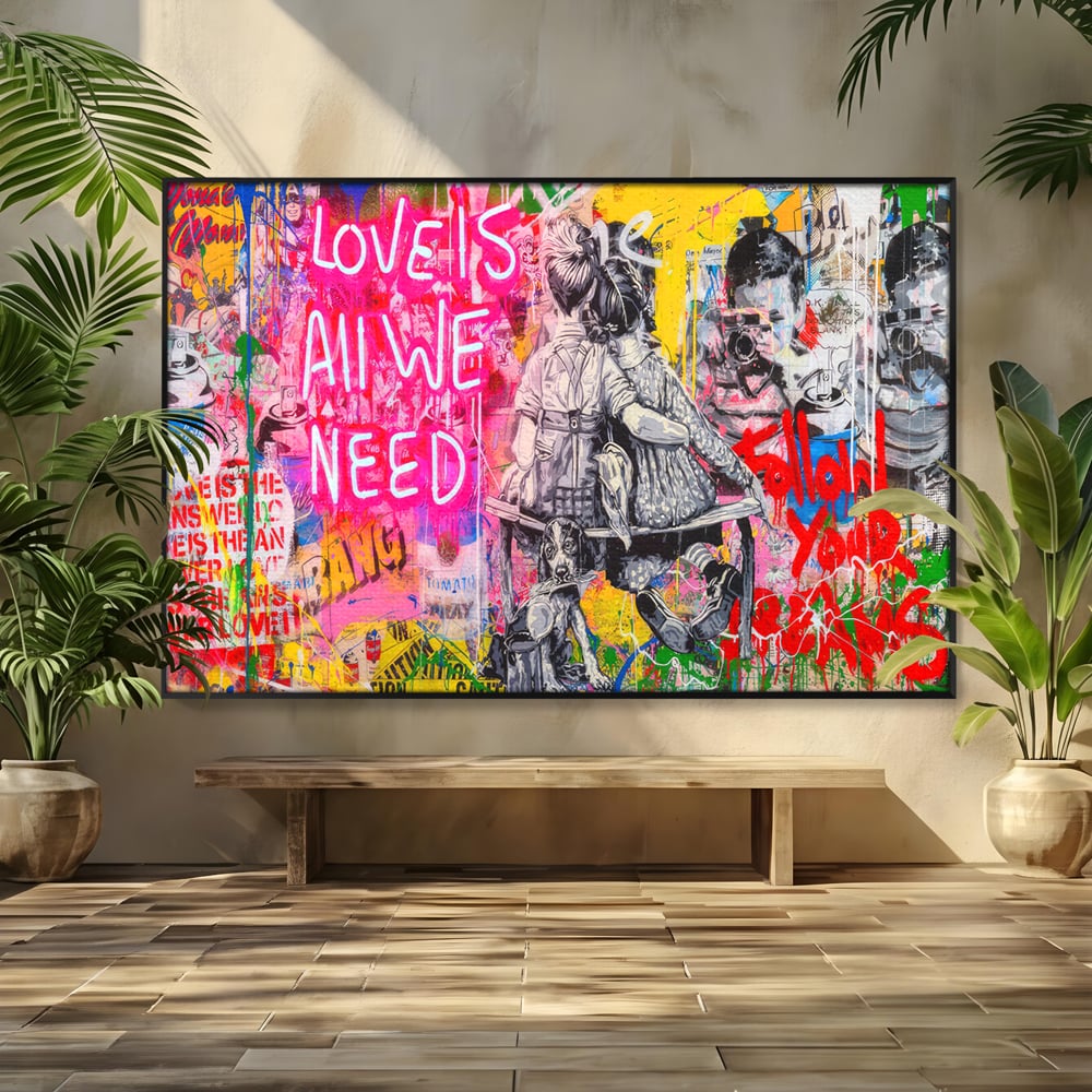 Tablou canvas cu tablou canvas cu graffiti si cuplu pe banca, in rama de aluminiu negru